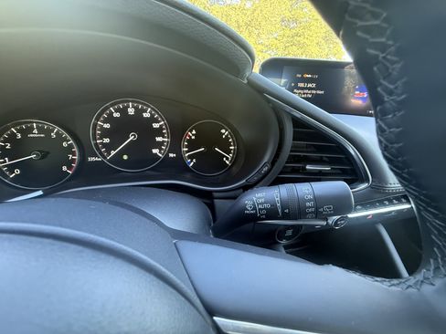 Used 2024 MAZDA MAZDA3 s FWD image 24