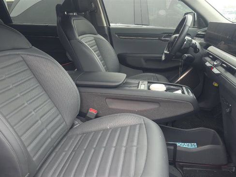 Used 2024 Kia EV9 Land image 8