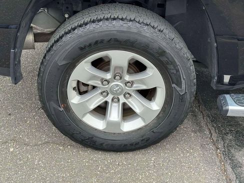 Used 2024 RAM 1500 Laramie AWD/4WD image 10