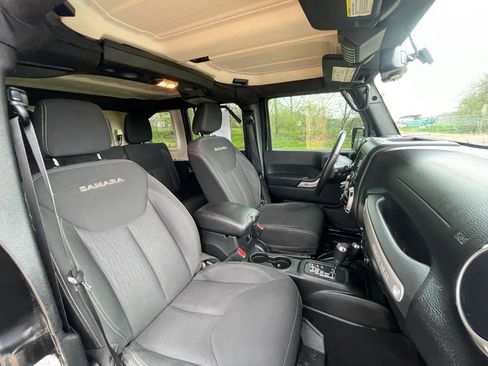 Used 2018 Jeep Wrangler Unlimited Sahara w/ Connectivity Group AWD/4WD image 11