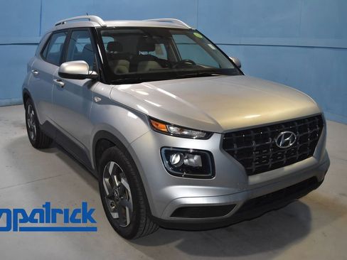 Used 2024 Hyundai Venue SEL image 1