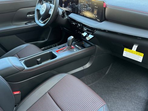 New 2026 Nissan Kicks SR w/ Cold Weather Package image 13