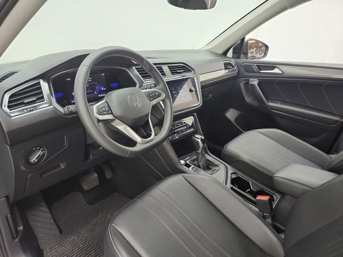 Used 2022 Volkswagen Tiguan SE FWD image 12