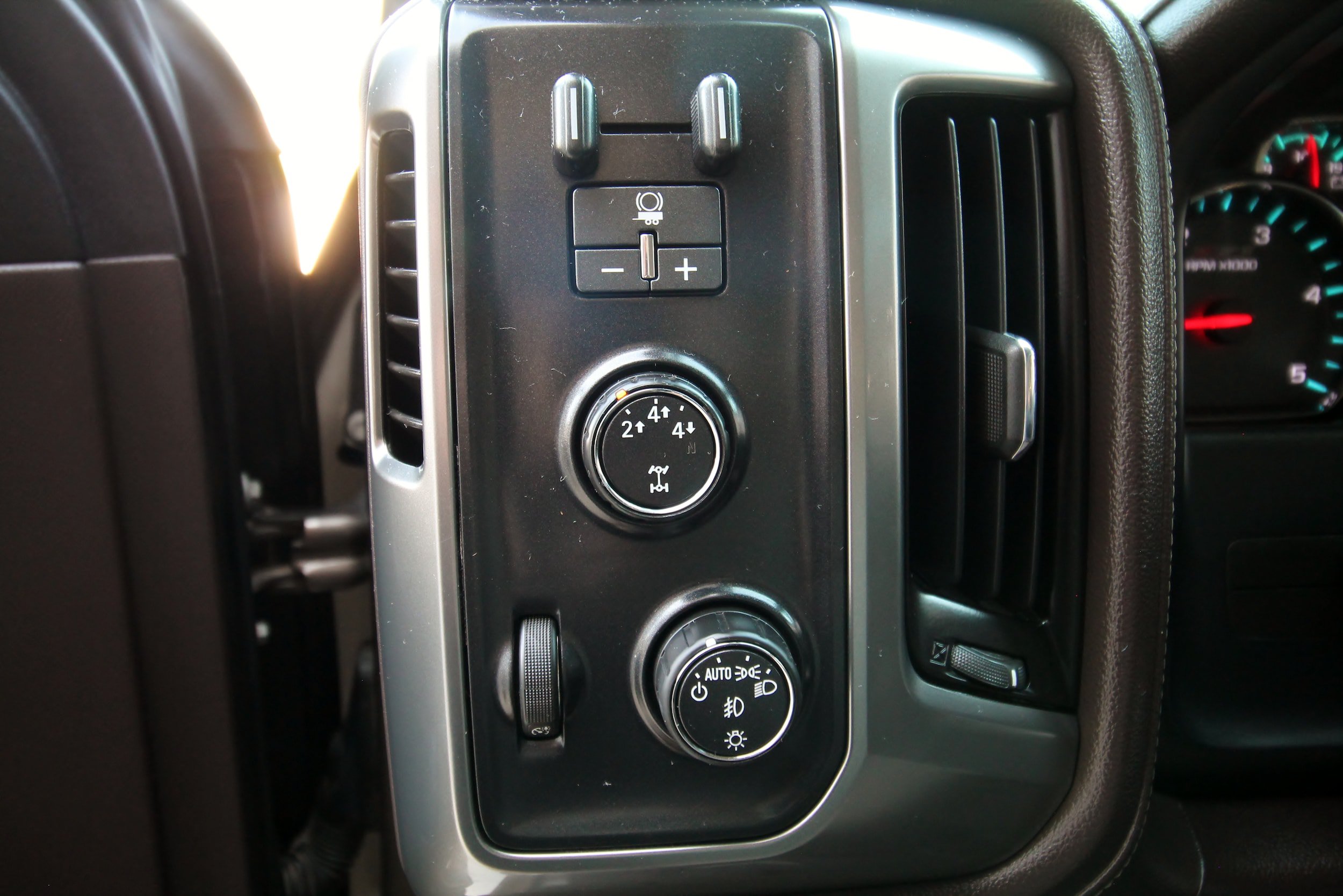 Used 2015 Chevrolet Silverado 3500 LTZ w/ Duramax Plus Package AWD/4WD image 26