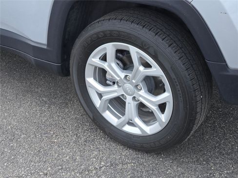 Used 2024 Jeep Compass Latitude image 19
