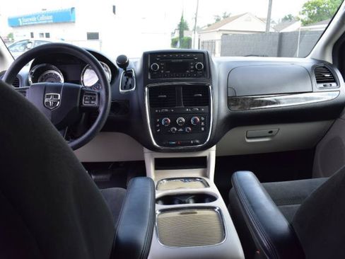 Used 2016 Dodge Grand Caravan SXT FWD image 21