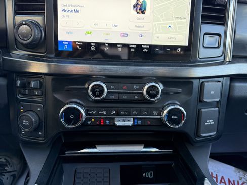 Used 2025 Ford F250 Lariat w/ Black Appearance Package image 21