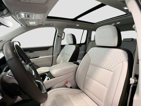 Certified 2025 GMC Acadia Denali w/ Super Cruise Package AWD/4WD image 21