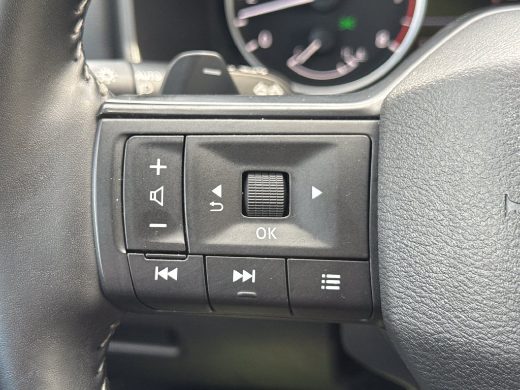 Used 2025 Nissan Rogue SV FWD image 26