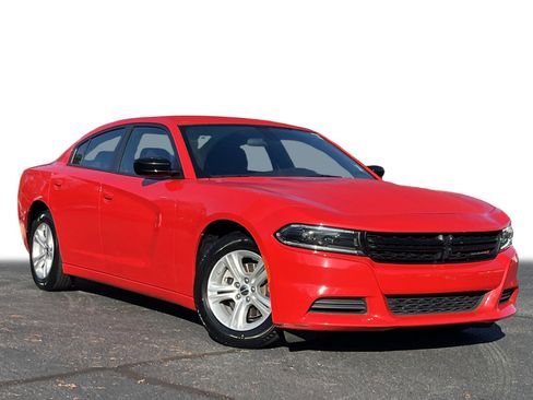 Used 2023 Dodge Charger SXT image 2