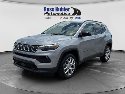 Used 2022 Jeep Compass Latitude w/ Sun and Sound Group AWD/4WD image 1