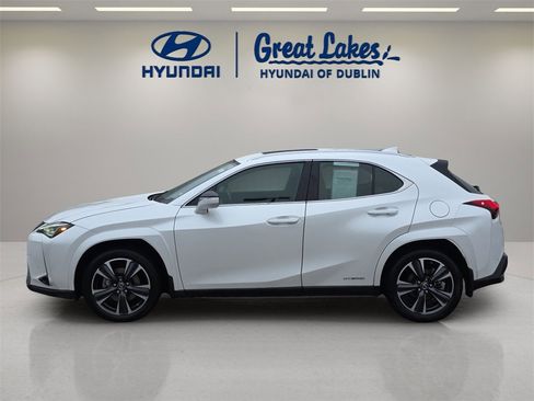 Used 2022 Lexus UX 250h w/ Premium Package image 2