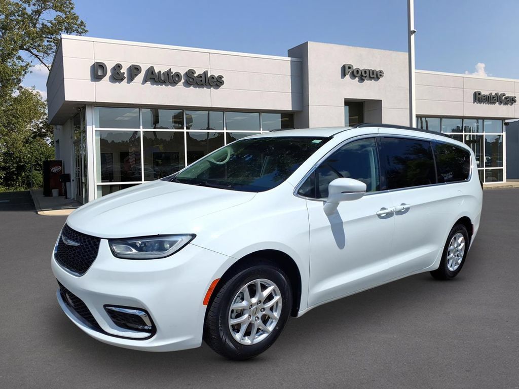 Used 2022 Chrysler Pacifica Touring-L FWD image 4