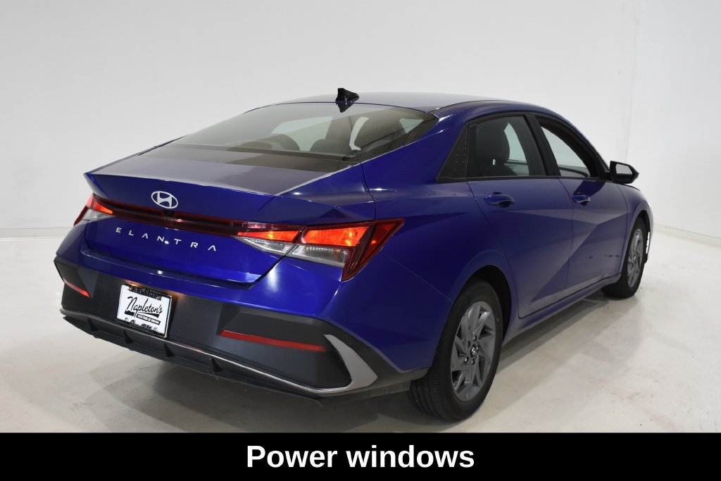 Used 2024 Hyundai Elantra SEL FWD image 4
