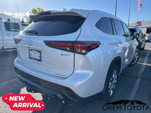 Used 2025 Toyota Highlander Limited AWD/4WD image 17