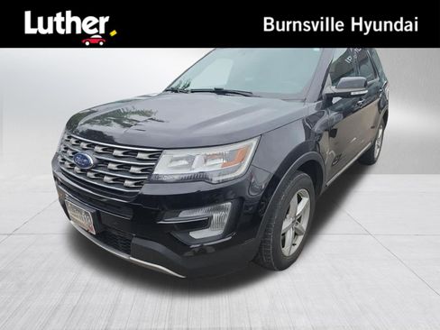 Used 2017 Ford Explorer XLT w/ Equipment Group 202A AWD/4WD image 1