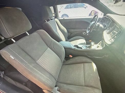 Used 2019 Dodge Challenger SXT RWD image 11