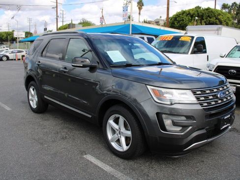 Used 2017 Ford Explorer XLT w/ Equipment Group 202A image 1
