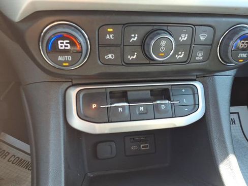 Used 2023 GMC Acadia SLT w/ Preferred Package AWD/4WD image 29