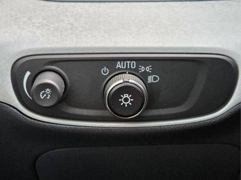 Used 2020 Chevrolet Bolt LT FWD image 28