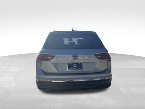 Used 2022 Volkswagen Tiguan SE image 4