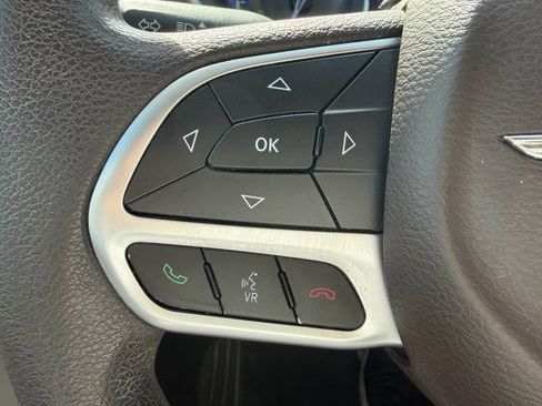 Used 2017 Chrysler Pacifica Touring w/ Tire & Wheel Group FWD image 30