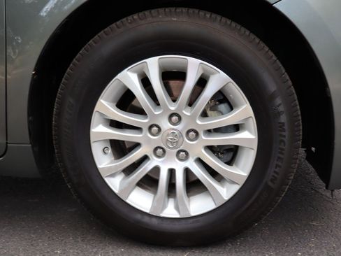 Used 2012 Toyota Sienna XLE image 46