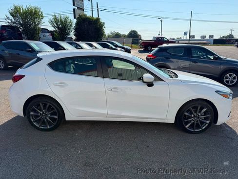 Used 2018 MAZDA MAZDA3 Touring FWD image 4