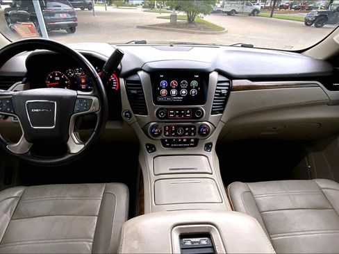 Used 2016 GMC Yukon XL Denali w/ Open Road Package AWD/4WD image 14