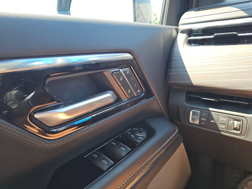Used 2026 GMC Sierra EV Denali AWD/4WD image 32