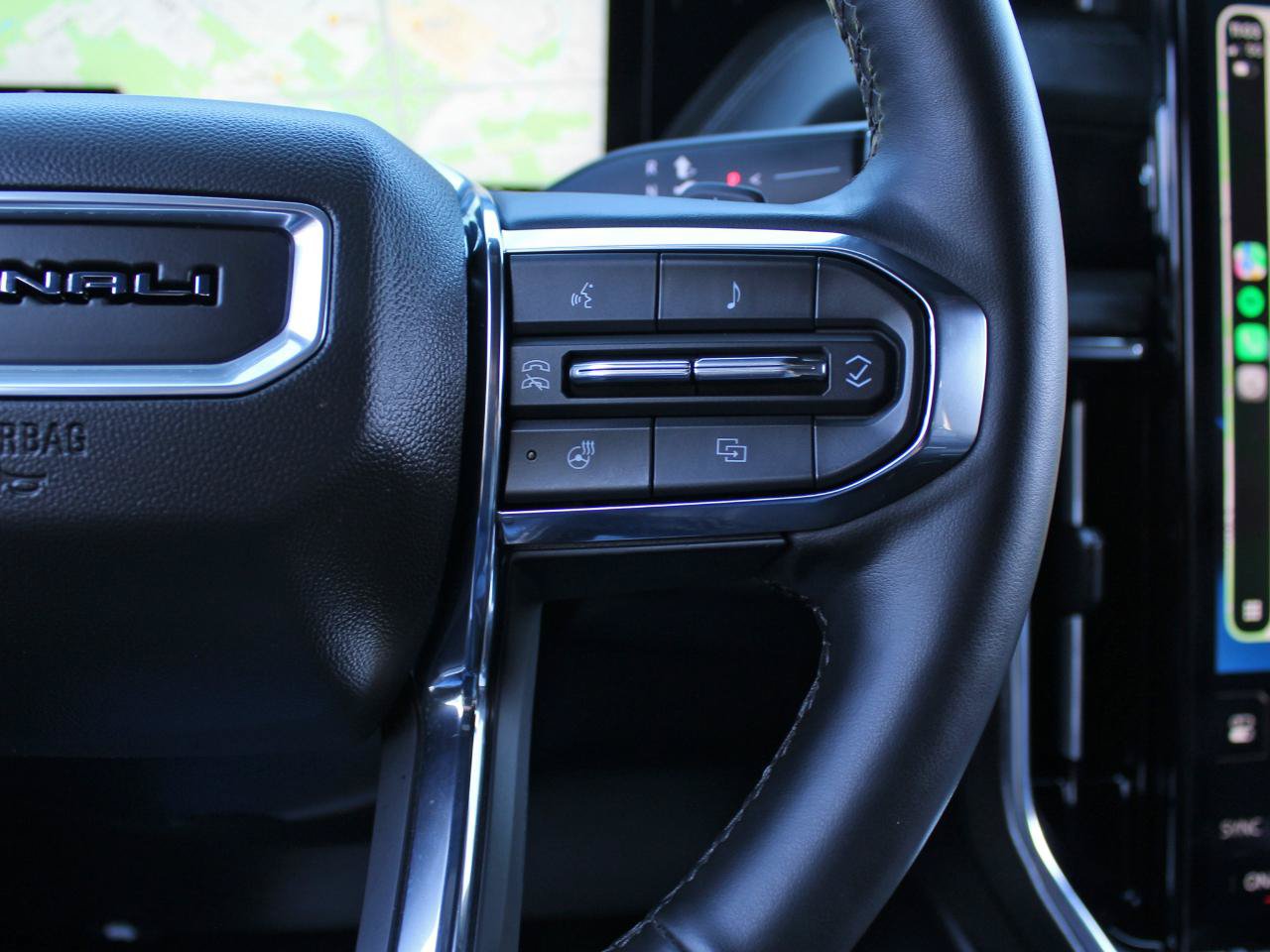 Used 2025 GMC Yukon Denali AWD/4WD image 26