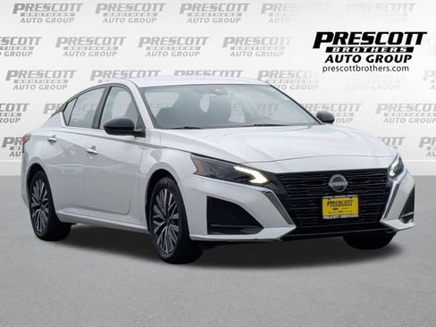 Used 2025 Nissan Altima 2.5 SV FWD image 1