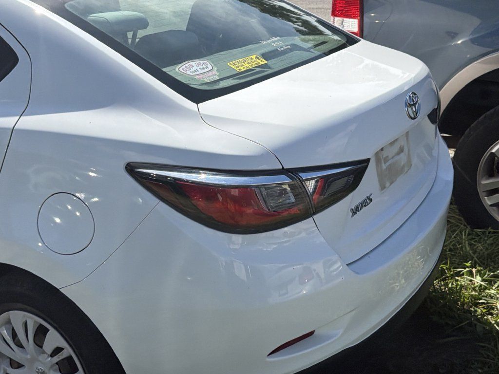 Used 2019 Toyota Yaris L FWD image 10