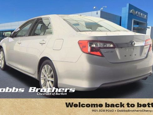 Used 2014 Toyota Camry XLE w/ Moonroof Package FWD image 6