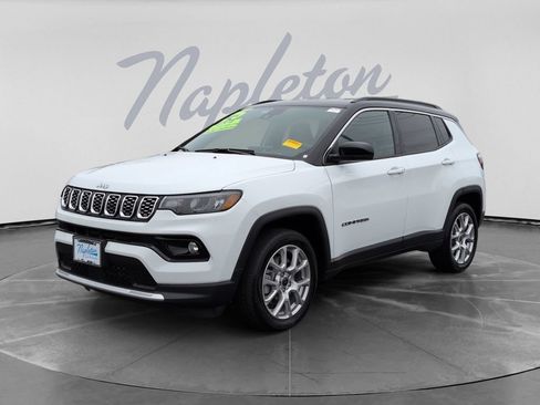 Used 2025 Jeep Compass Limited AWD/4WD image 1