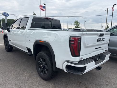 Used 2024 GMC Sierra 2500 AT4 w/ AT4 Premium Plus Package AWD/4WD image 6