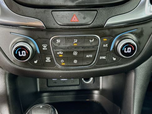 Used 2021 Chevrolet Equinox LT FWD image 17