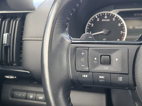 Used 2023 Nissan Pathfinder SV w/ SV Premium Package AWD/4WD image 18