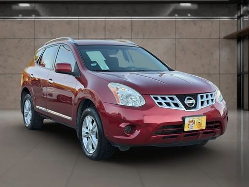 Used 2012 Nissan Rogue SV FWD image 2