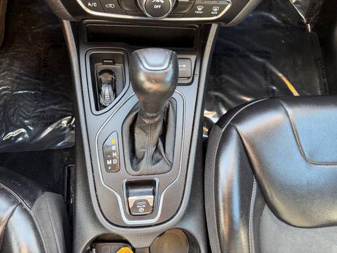 Used 2020 Jeep Cherokee Latitude Plus FWD image 22