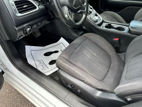 Used 2015 Chrysler 200 Limited w/ Convenience Group FWD image 10
