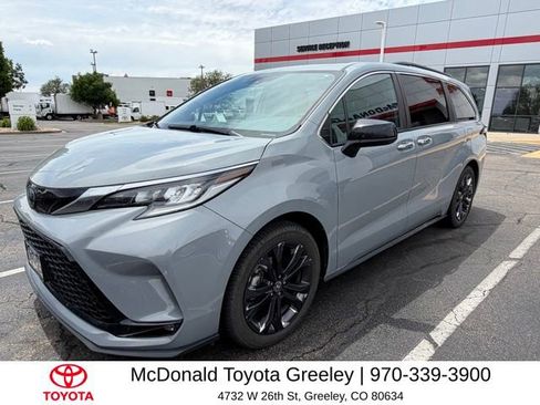 Used 2023 Toyota Sienna XSE FWD image 2