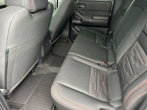 Used 2025 Nissan Frontier PRO-4X image 11