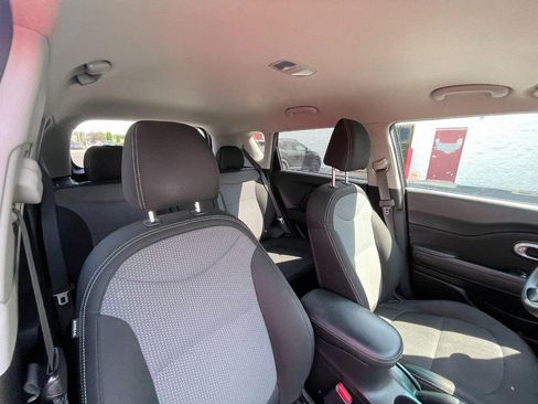 Used 2017 Kia Soul + FWD image 4