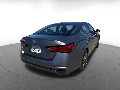 Used 2025 Nissan Altima 2.5 SV FWD image 15