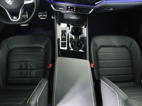 Used 2024 Volkswagen Atlas Cross Sport SEL R-Line image 16