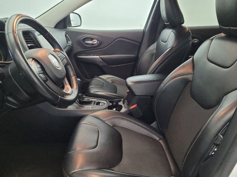 Used 2019 Jeep Cherokee Latitude Plus w/ Comfort/Convenience Group image 17