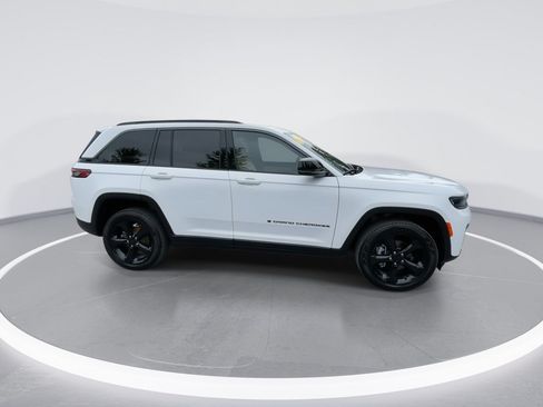 Used 2026 Jeep Grand Cherokee Limited w/ Limited Altitude Package AWD/4WD image 23