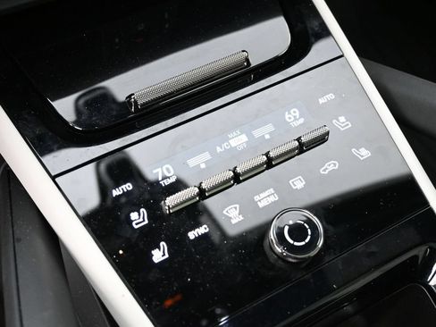 Certified 2025 Porsche Cayenne Turbo AWD/4WD image 22