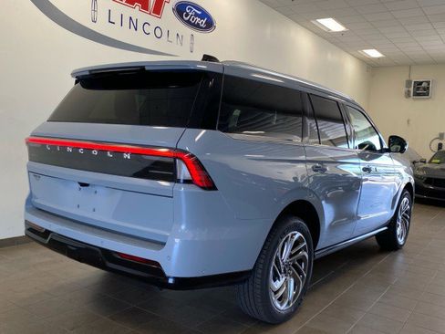 New 2025 Lincoln Navigator Reserve AWD/4WD image 17